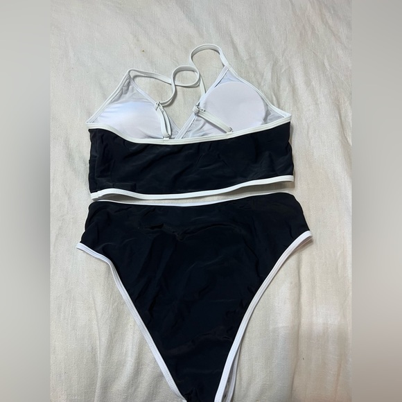 SHEIN large black and white high waisted bikini - Picture 4 of 4
